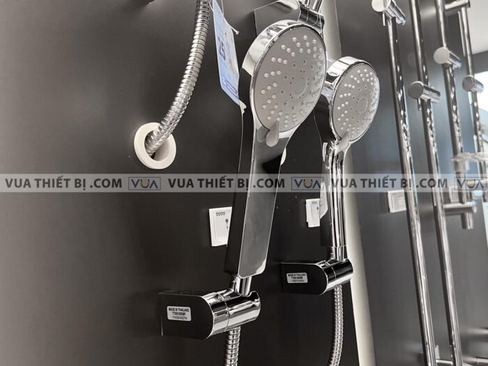 anh thuc te voi sen tam toto ttmr301 ttsr105emf nong lanh 2 1