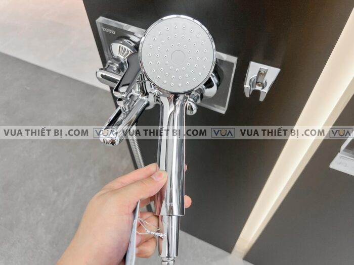 anh thuc te voi sen tam toto tvsm103nss nong lanh 5