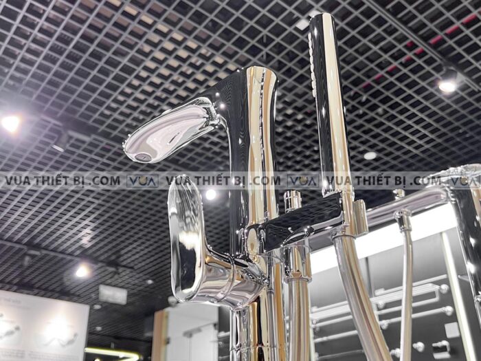 anh thuc te voi sen xa bon tam toto tbg01306btbn01105b dat san go 5