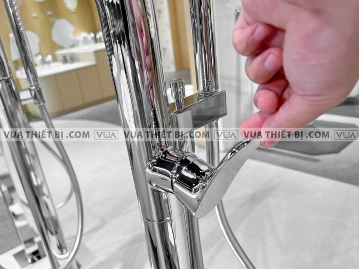 anh thuc te voi sen xa bon tam toto tbg01306btbn01105b dat san go 8