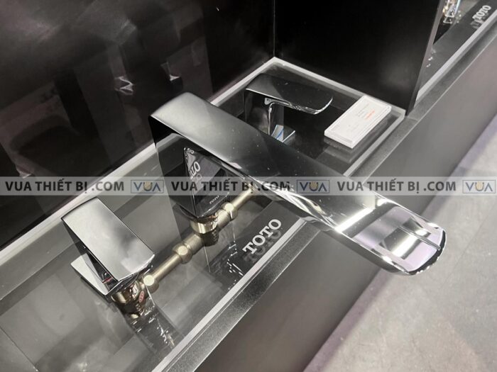 anh thuc te voi sen xa bon tam toto tbg02201b gan bon 3 lo gr 3