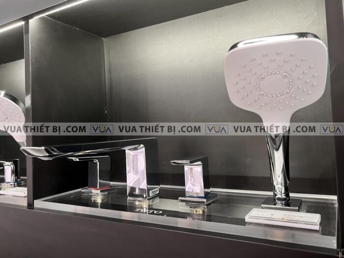 anh thuc te voi sen xa bon tam toto tbg02202b gan bon 4 lo gr 1