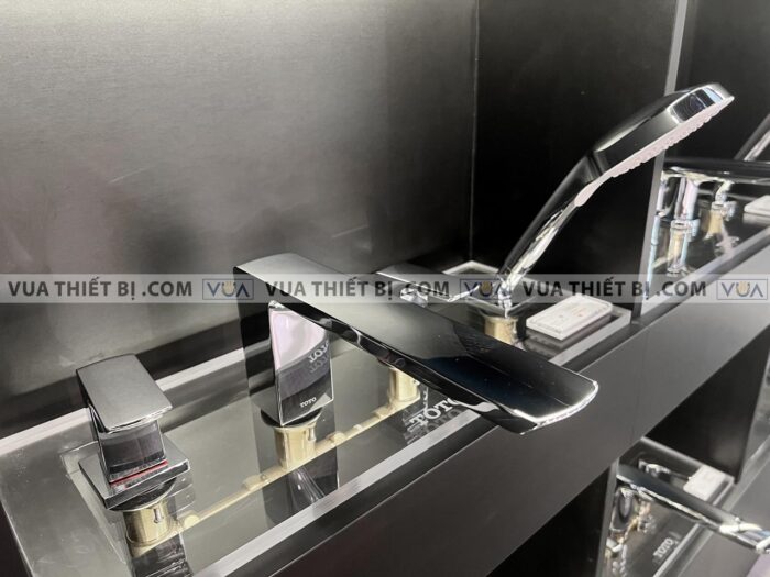 anh thuc te voi sen xa bon tam toto tbg02202b gan bon 4 lo gr 3