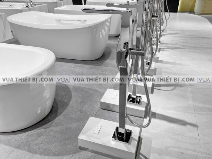 anh thuc te voi sen xa bon tam toto tbg02306btbn01105b dat san gr 4