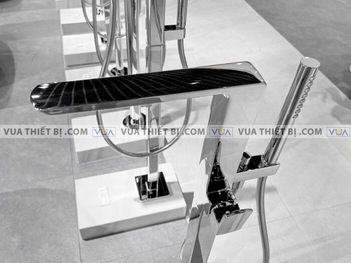 anh thuc te voi sen xa bon tam toto tbg02306btbn01105b dat san gr 7