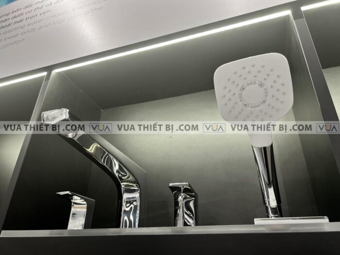 anh thuc te voi sen xa bon tam toto tbg07202a gan bon 4 lo ge 4