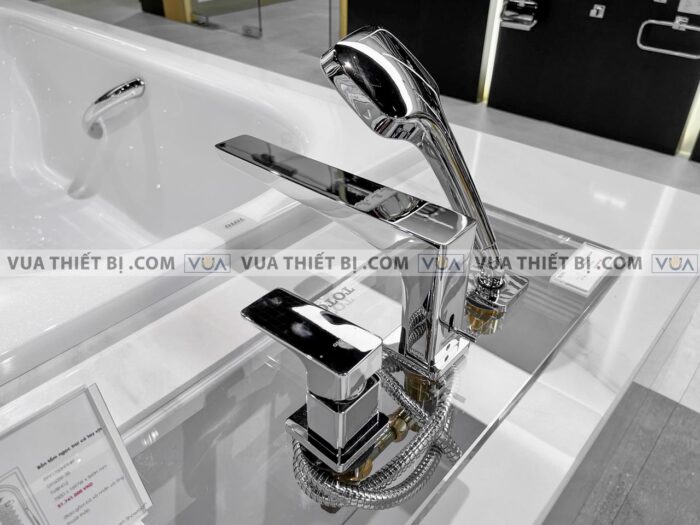 anh thuc te voi sen xa bon tam toto tbg07305a gan bon 3 lo ge 1