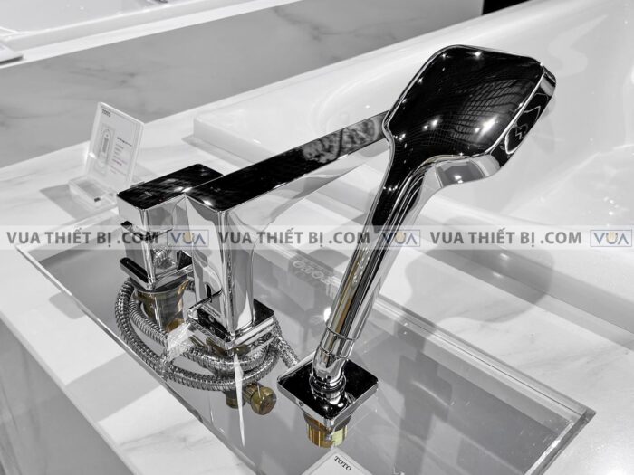 anh thuc te voi sen xa bon tam toto tbg07305a gan bon 3 lo ge 2