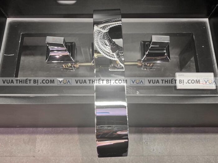 anh thuc te voi sen xa bon tam toto tbg08201b gan bon 3 lo gc 1