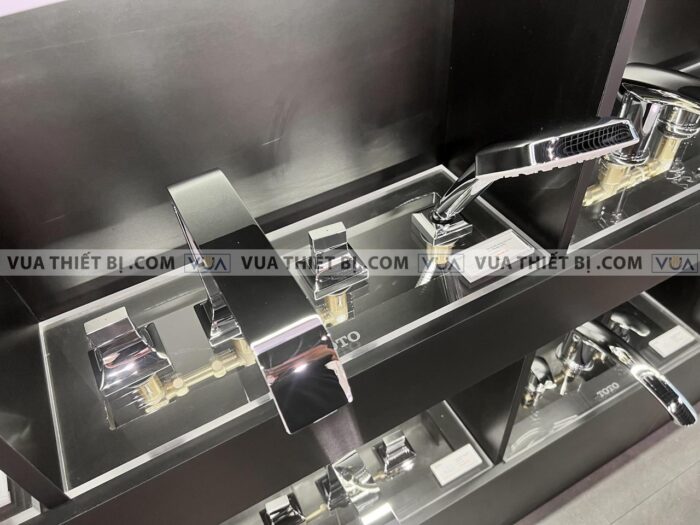 anh thuc te voi sen xa bon tam toto tbg08202a gan bon 4 lo gc 1