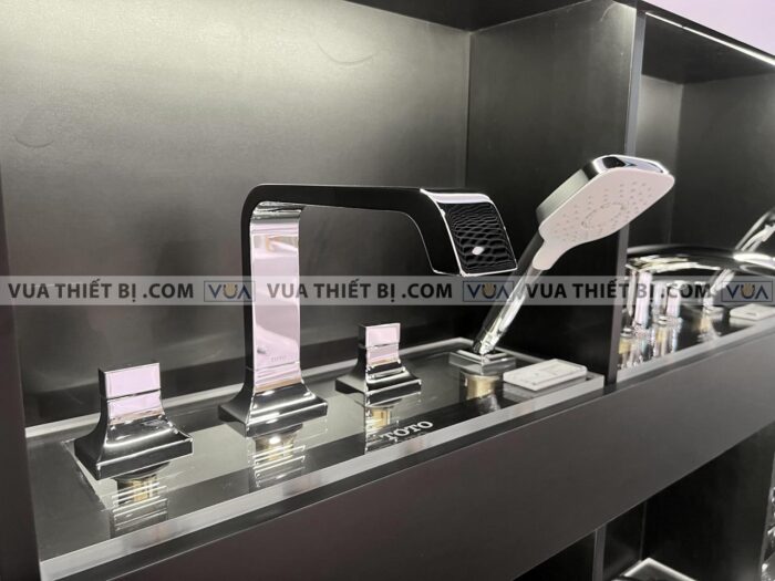 anh thuc te voi sen xa bon tam toto tbg08202a gan bon 4 lo gc 3