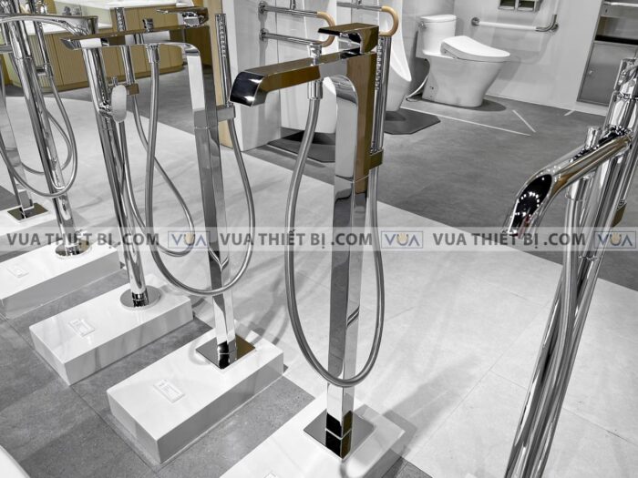 anh thuc te voi sen xa bon tam toto tbg08306atbn01105b dat san gc 1