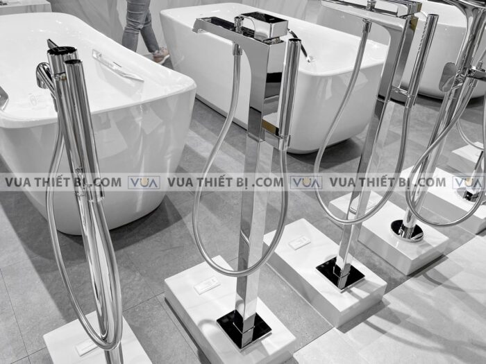 anh thuc te voi sen xa bon tam toto tbg08306atbn01105b dat san gc 4