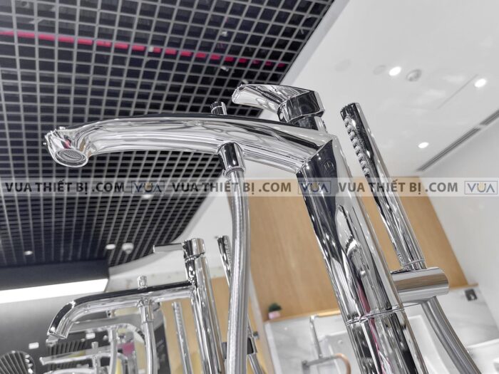 anh thuc te voi sen xa bon tam toto tbg09306atbn01105b dat san gm 6