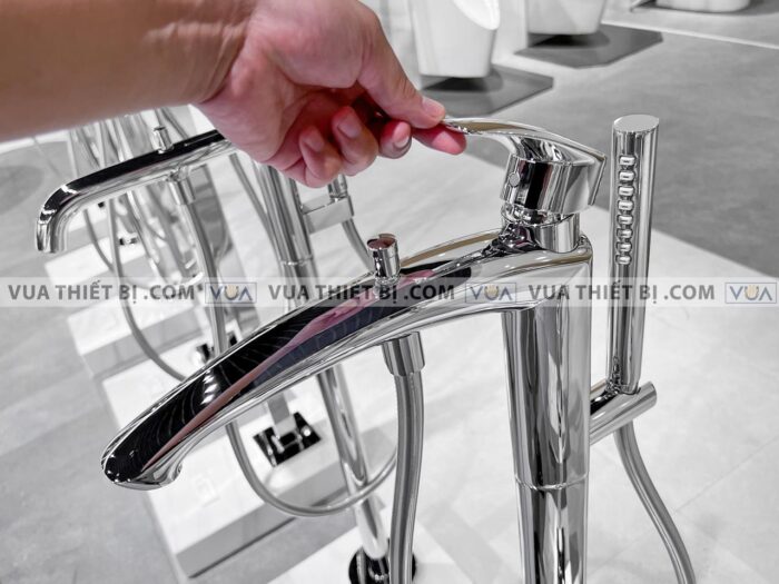 anh thuc te voi sen xa bon tam toto tbg09306atbn01105b dat san gm 8