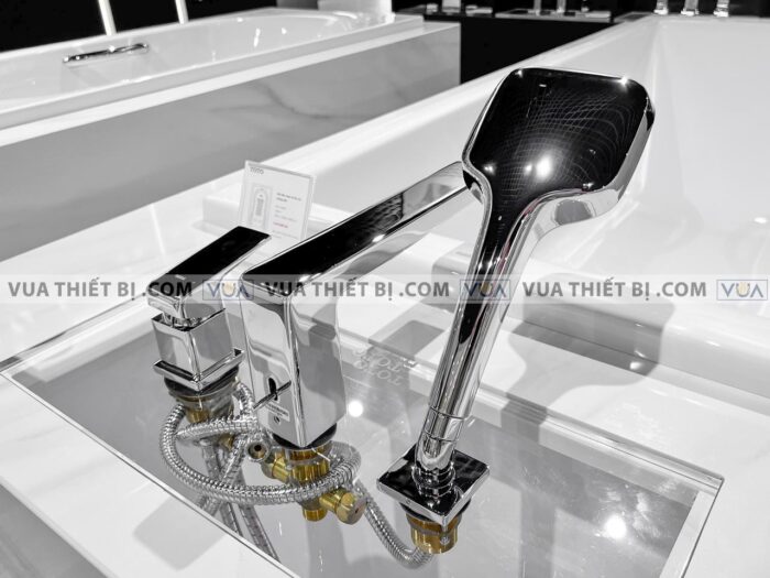 anh thuc te voi sen xa bon tam toto tbg10305a gan bon 3 lo gb 1