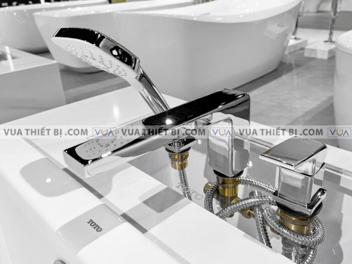 anh thuc te voi sen xa bon tam toto tbg10305a gan bon 3 lo gb 3