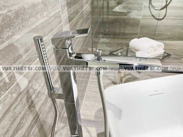 anh thuc te voi sen xa bon tam toto tbg10306atbn01105b dat san gb 10