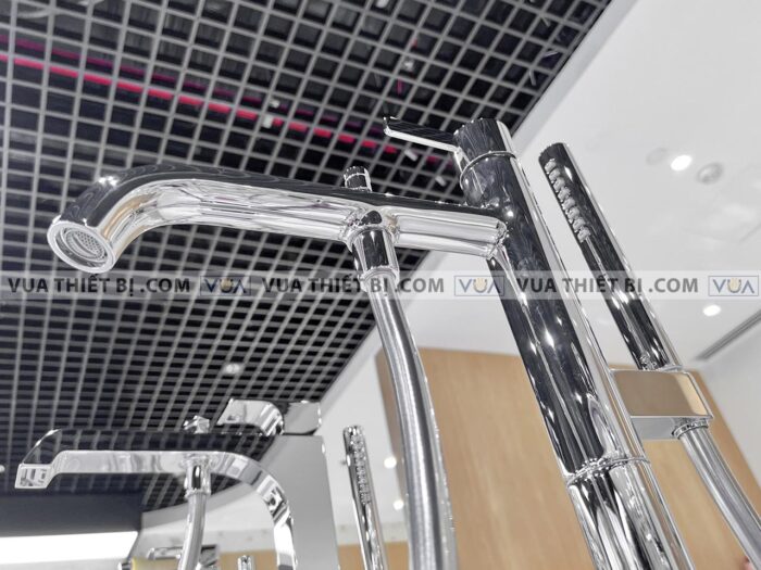 anh thuc te voi sen xa bon tam toto tbg11306atbn01105b dat san gf 7