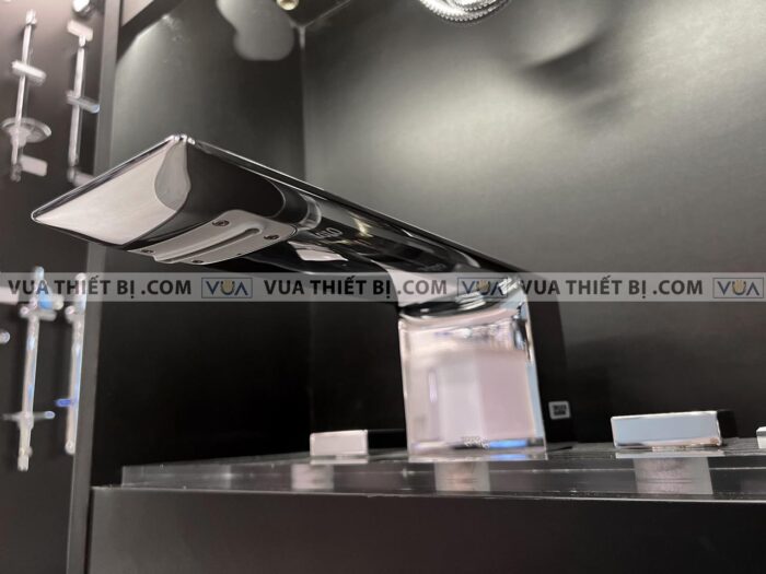 anh thuc te voi sen xa bon tam toto tbp02201b gan bon 3 lo zl 3