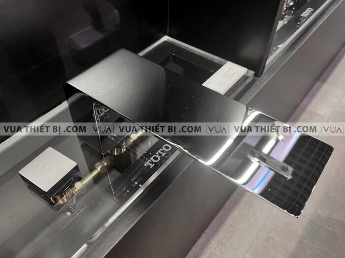 anh thuc te voi sen xa bon tam toto tbp02201b gan bon 3 lo zl 4