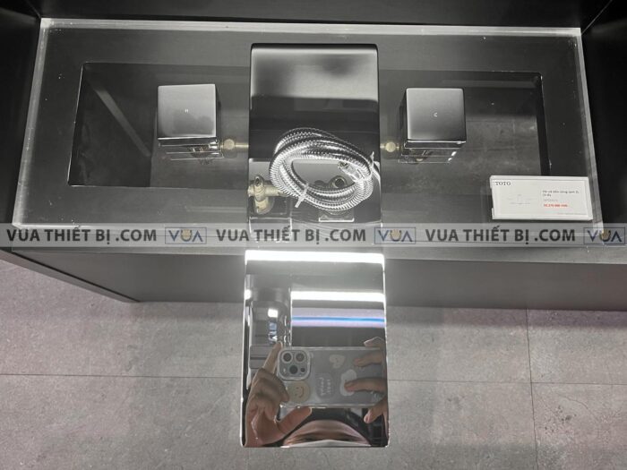 anh thuc te voi sen xa bon tam toto tbp02201b gan bon 3 lo zl 5