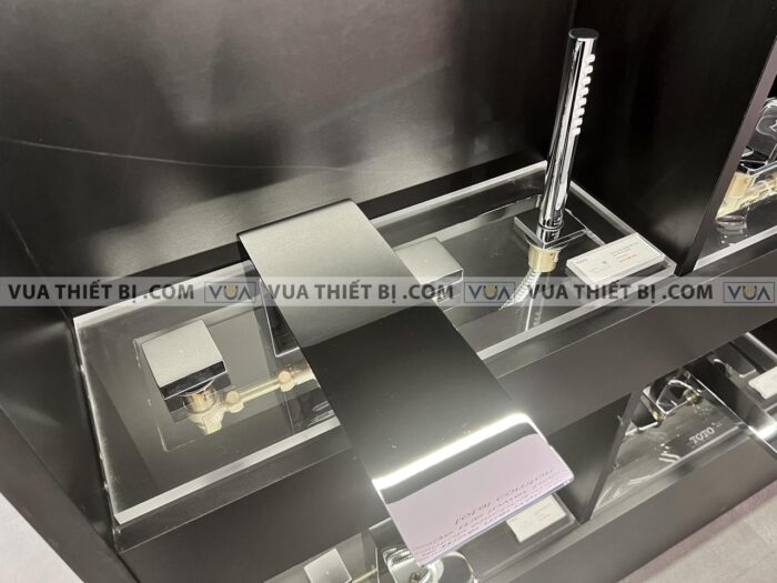 anh thuc te voi sen xa bon tam toto tbp02202a gan bon 4 lo zl 3