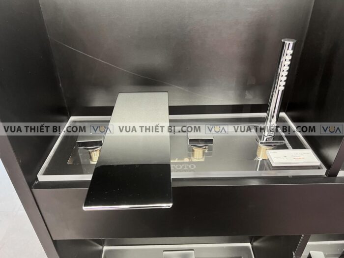 anh thuc te voi sen xa bon tam toto tbp02202a gan bon 4 lo zl 5