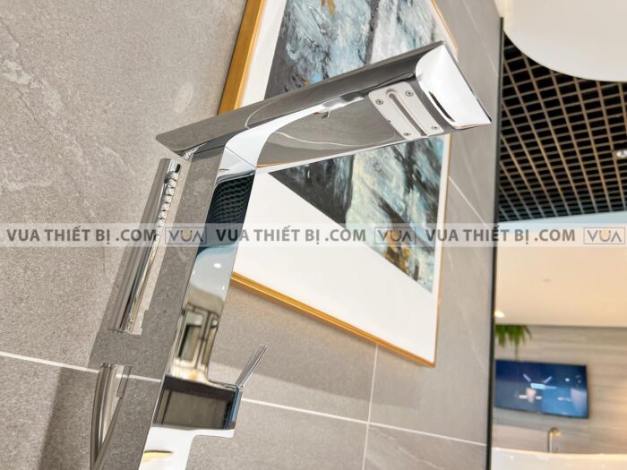 anh thuc te voi sen xa bon tam toto tbp02303atbn01105b dat san zl 3