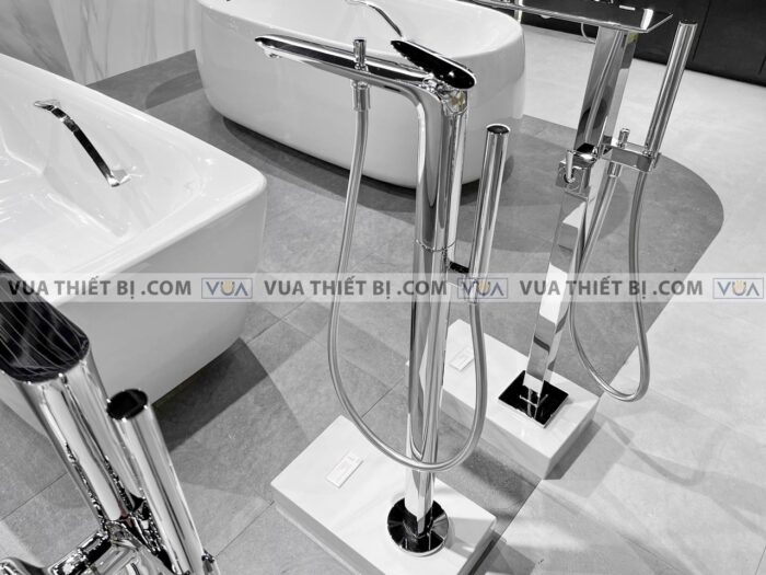 anh thuc te voi sen xa bon tam toto tbp03301atbn01105b dat san za 5