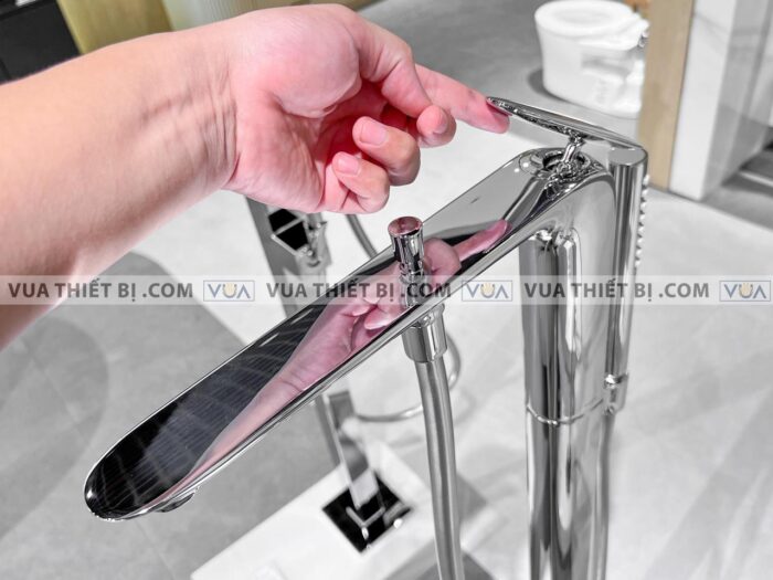 anh thuc te voi sen xa bon tam toto tbp03301atbn01105b dat san za 8