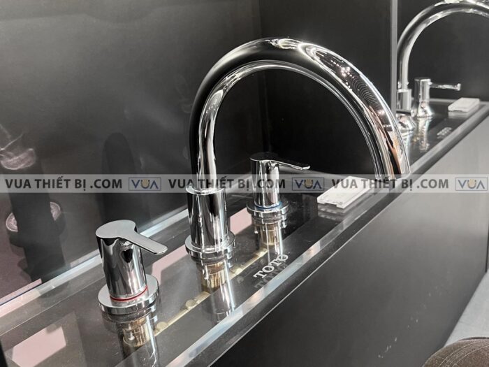 anh thuc te voi sen xa bon tam toto tbs01201b gan bon 3 lo lb 3