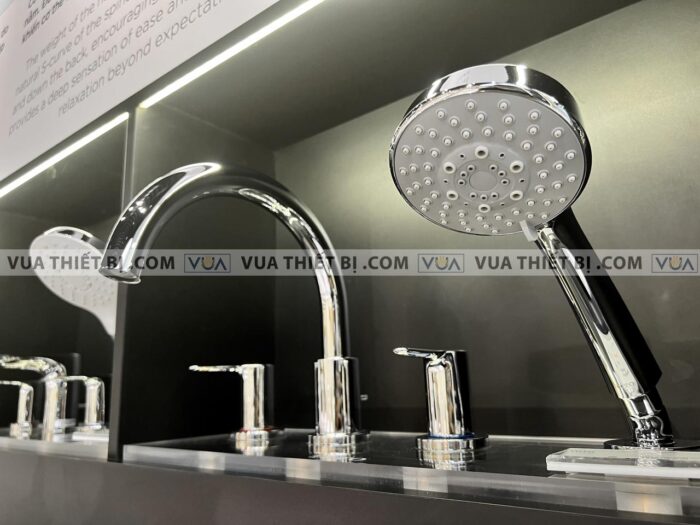 anh thuc te voi sen xa bon tam toto tbs01202b gan bon 4 lo lb 5