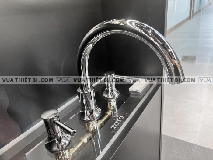 anh thuc te voi sen xa bon tam toto tbs02201b gan bon 3 lo ln 2