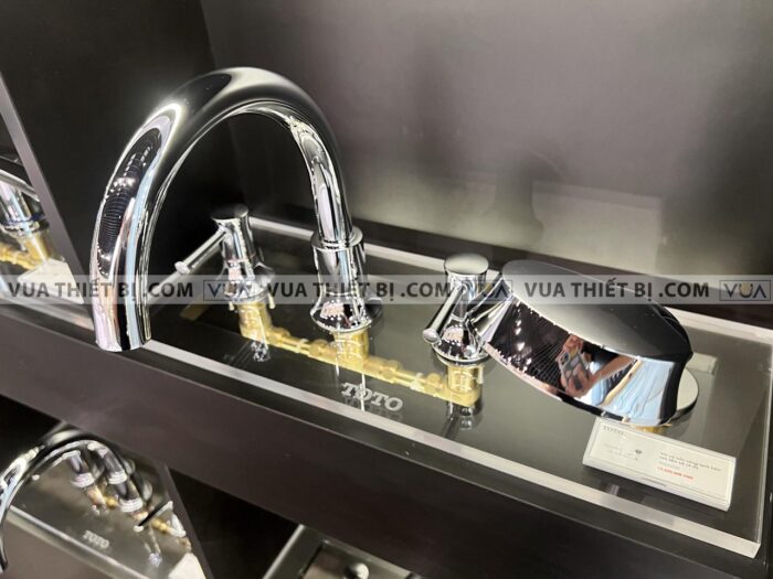 anh thuc te voi sen xa bon tam toto tbs02202b gan bon 4 lo ln 1