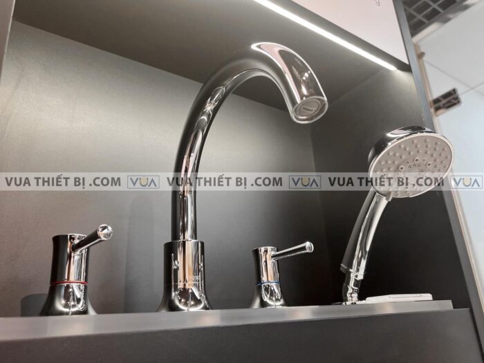 anh thuc te voi sen xa bon tam toto tbs02202b gan bon 4 lo ln 3