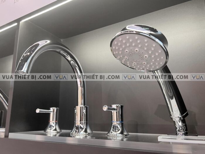 anh thuc te voi sen xa bon tam toto tbs02202b gan bon 4 lo ln 4