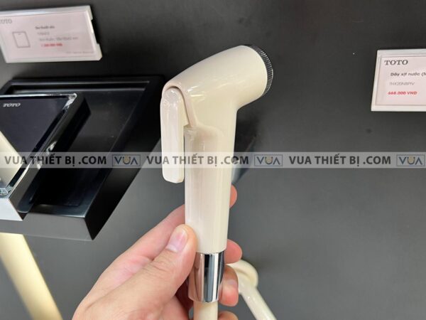 anh thuc te voi xit ve sinh toto thx20nbpiv 1