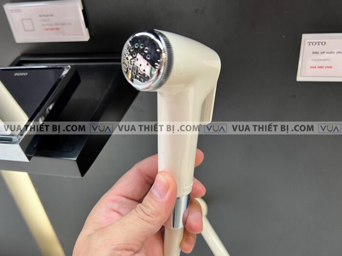 anh thuc te voi xit ve sinh toto thx20nbpiv 2