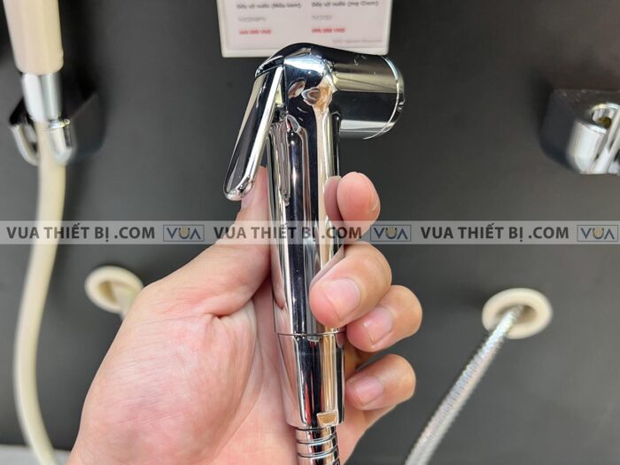 anh thuc te voi xit ve sinh toto tvcf201 2