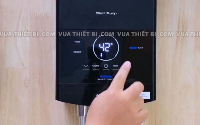 dieu chinh May nuoc nong truc tiep ARISTON AURES TOP 4.5P co bom 4500w 1