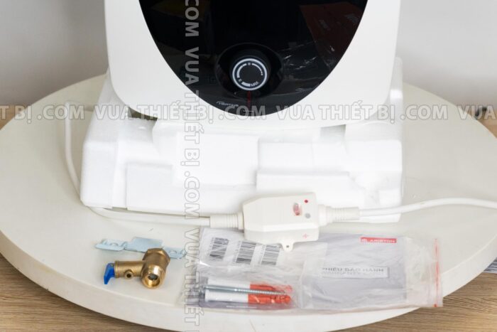 phu kien di kem binh nong lanh ariston andris an lux 6 be cap tren bep 6l lit gian tiep