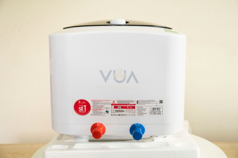 rossi amore vuong mat day