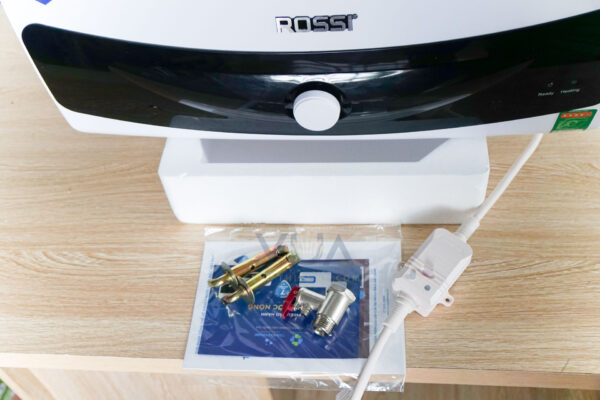 rossi saphir ngang mat truoc