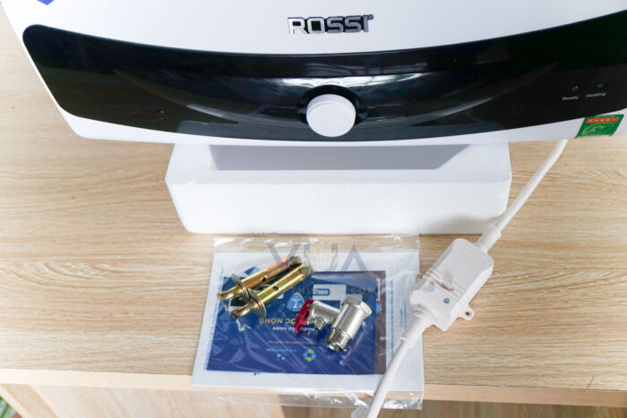 rossi saphir ngang mat truoc