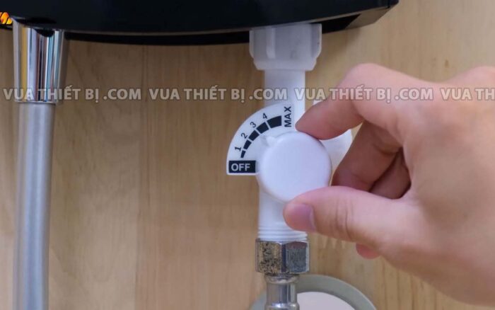 van khoa nuoc may nuoc nong truc tiep ariston aures 2.0 2022