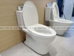 CS302DT10#W - Hình ảnh thực tế Bồn cầu 2 khối TOTO nắp êm - vuathietbi.com