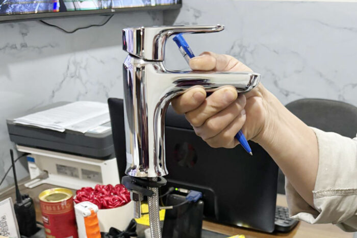 Vòi lavabo INAX LFV-22S nước lạnh