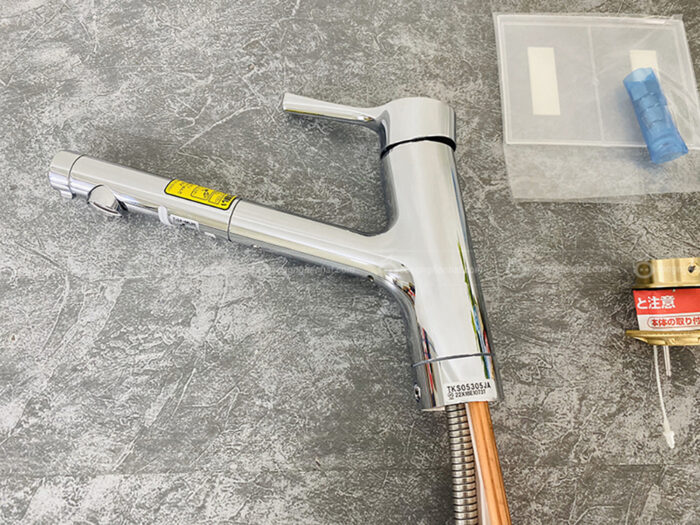 Vòi rửa bát TOTO TKS05305JA nóng lạnh rút dây - Ảnh 3