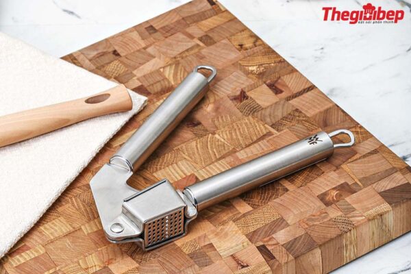 Dụng cụ ép tỏi WMF PROFI PLUS L 1871636030